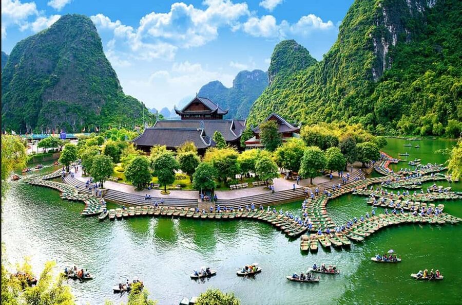 From Hanoi: Trang An eco-tourism - Hoa Lu ancient & Mua Cave - Rowing through Trang An’s cave waterways