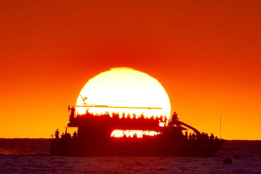 From Hawaii: Historical Dinner Cruise Tour to Kealakekua Bay - From Kailua Pier to the Kona coast