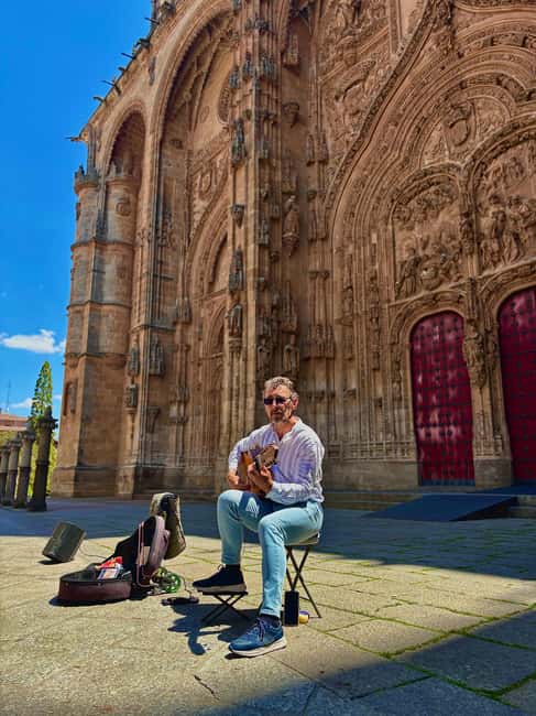 From Madrid: Ávila and Salamanca, a day among history and walls - Meeting the group near Puerta de ODonnell