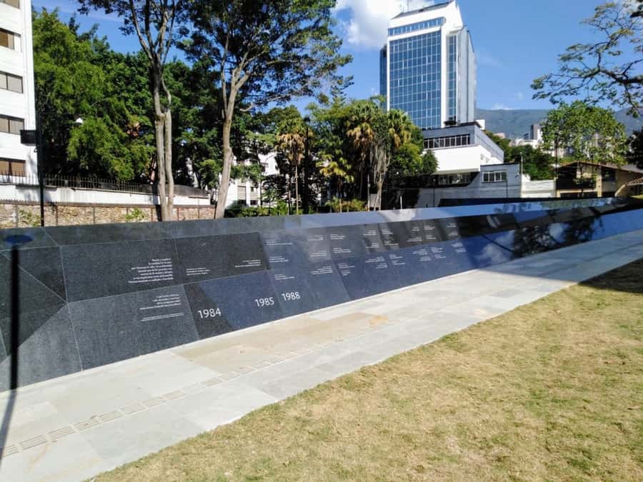 From Medellín: Private Pablo Escobar History Tour - Why a private guide makes a difference