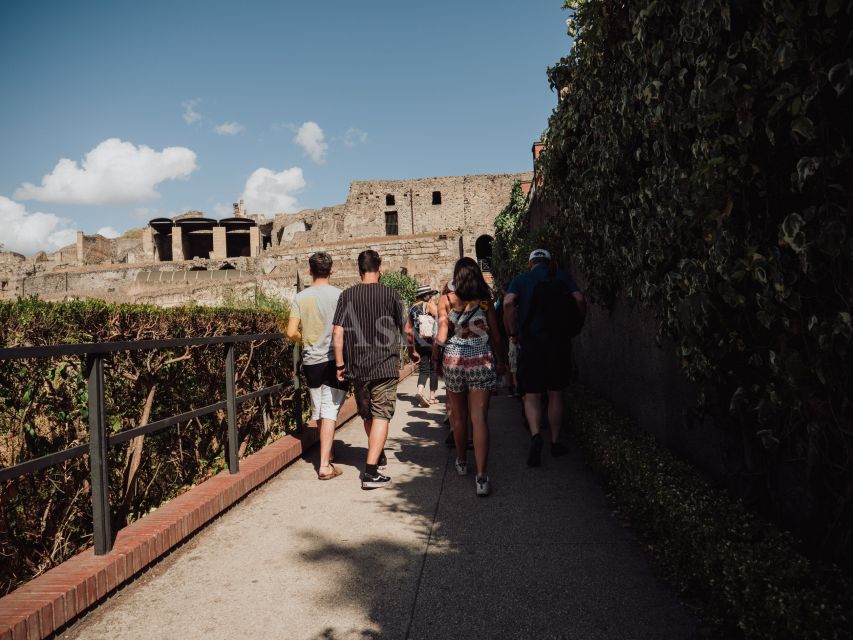 From Naples: Pompeii & Herculaneum with Archaeologist Guide - Herculaneum: two hours of remarkably preserved detail