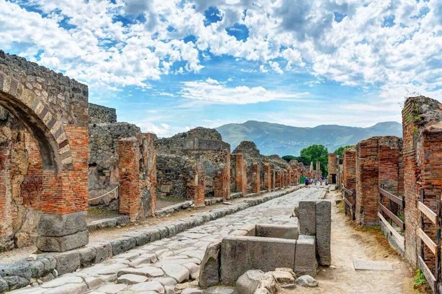 From Naples: Ruins of Pompeii - Entering Pompeii through its streets and shops