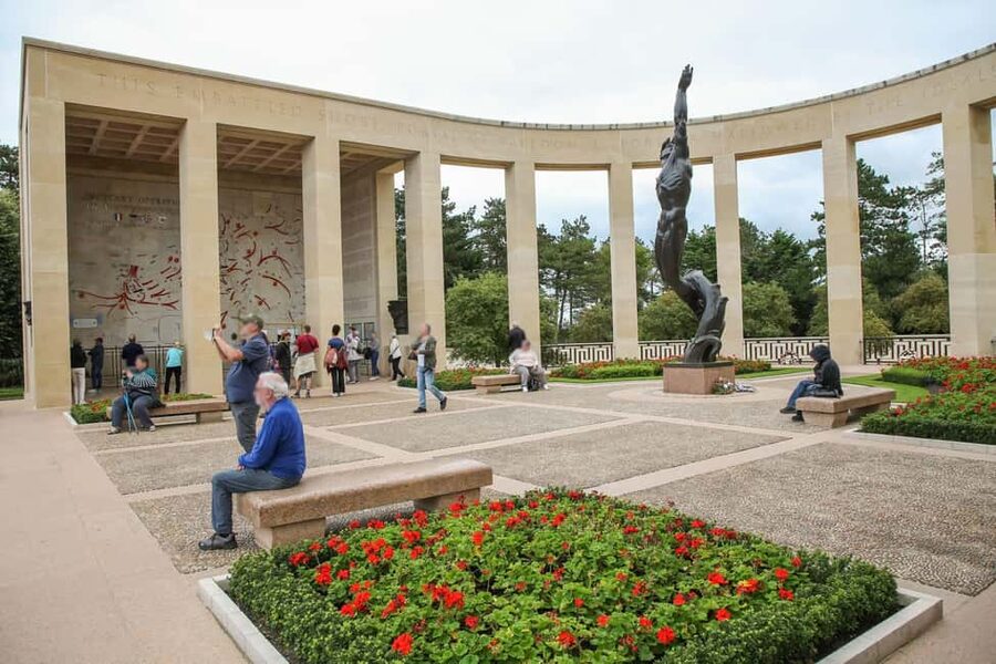 From Paris: Normandy D-Day Beaches Day Trip - Longues-sur-Mer and the German Atlantic Wall