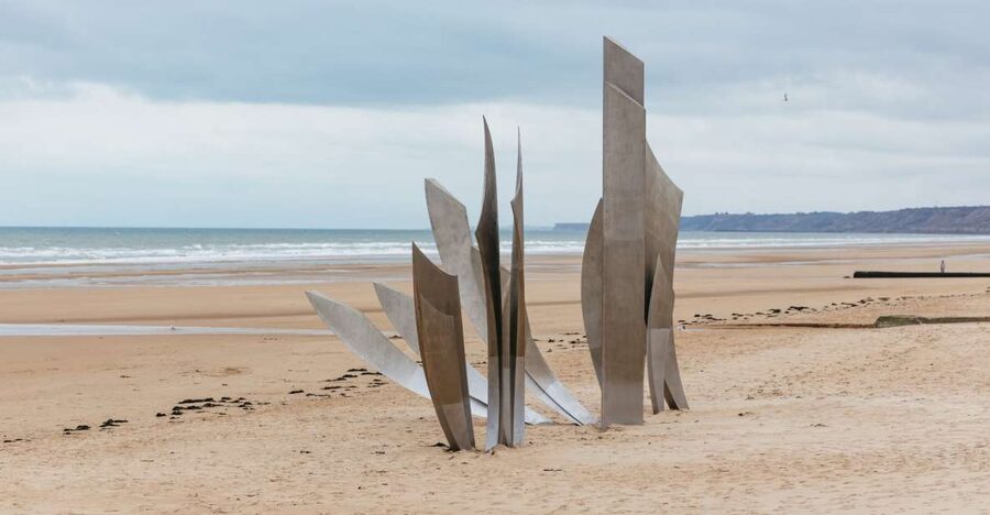 From Paris: Normandy D-Day Landing Beaches Full-Day Tour - Longues-sur-Mer shows the German defenses