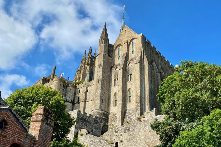 From Paris: Private Mont Saint-Michel & Normandy D-Day Tour - Leaving Paris at 7:30 AM in a Mercedes