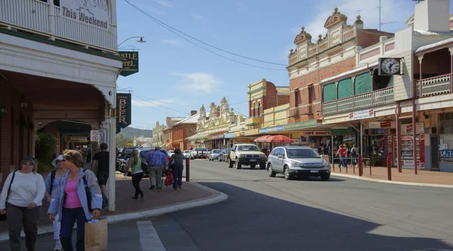 From Perth: Wave Rock, York and Aboriginal Cultural Tour - The long road east from Perth