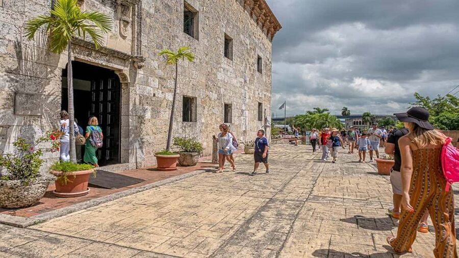 From Santo Domingo: Full day Historical Tour with Lunch - Lunch, Shopping, and the Local Side of the Morning