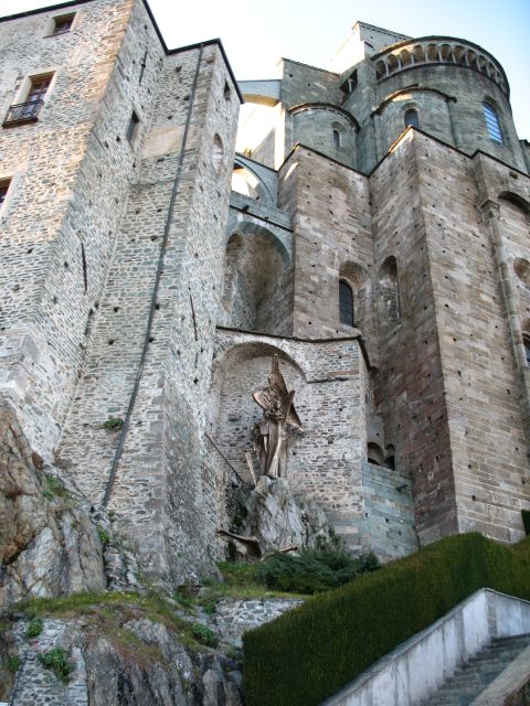 From Turin: Half-Day Medieval Sacra di San Michele Tour - The approach to Mount Pirchiriano
