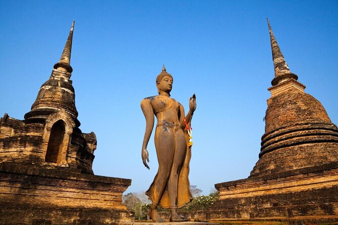 Full Day Sukhothai Historical Park Tour - Entering the historical park with a local guide