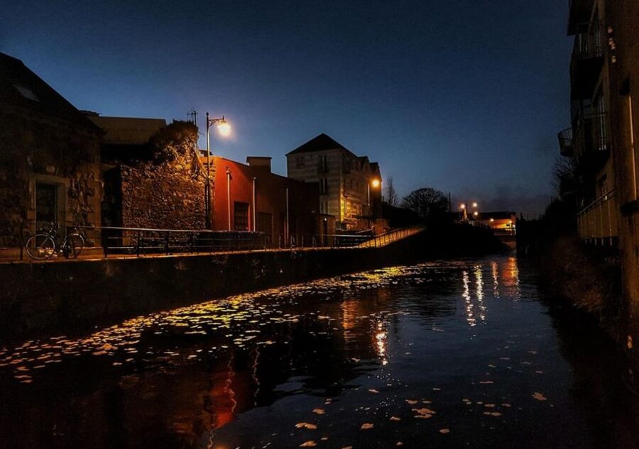 Galway: Dark History Guided City Walking Tour - Ghosts and the atmosphere of Galway at night
