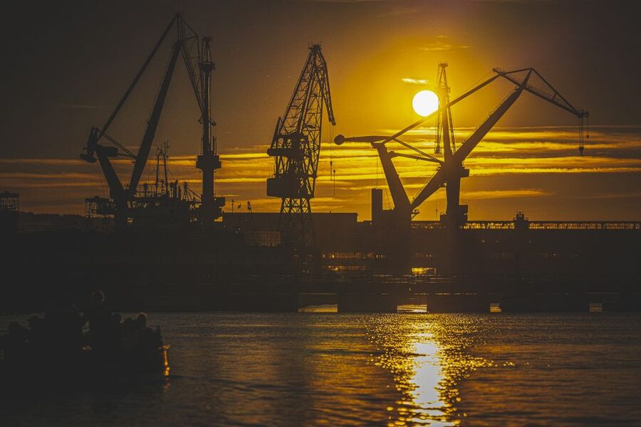 Gdańsk: Sunset Cruise on a Historic Polish Boat - Ołowianka, Granary Island, and castle remains