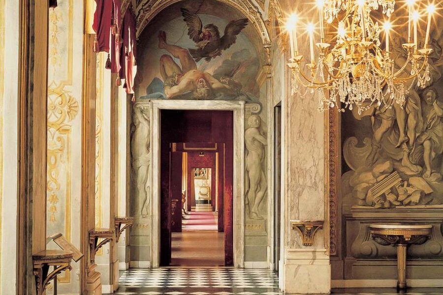 Genoa: 2-Hour Guided Walking Tour of the Historical Center - Via Garibaldi and the Rolli palaces