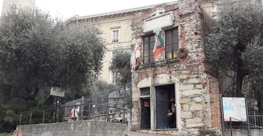 Genoa: Historic Guided Tour of Christopher Columbus' House - A Small House With a Large Name