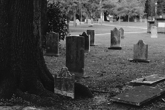 Genteel and Bard's Savannah Dark History and Ghost Encounter Walking Tour - Other locations folded into the final stretch