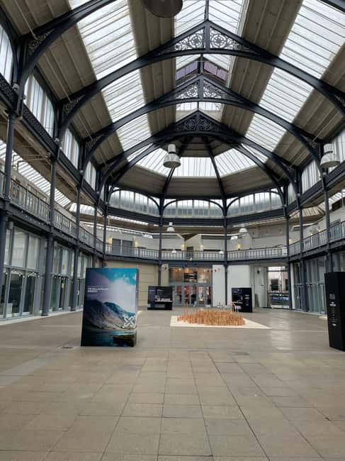 Glasgow: Historical Walking Tour: Guided by a local actor - Merchant City and the old trading families