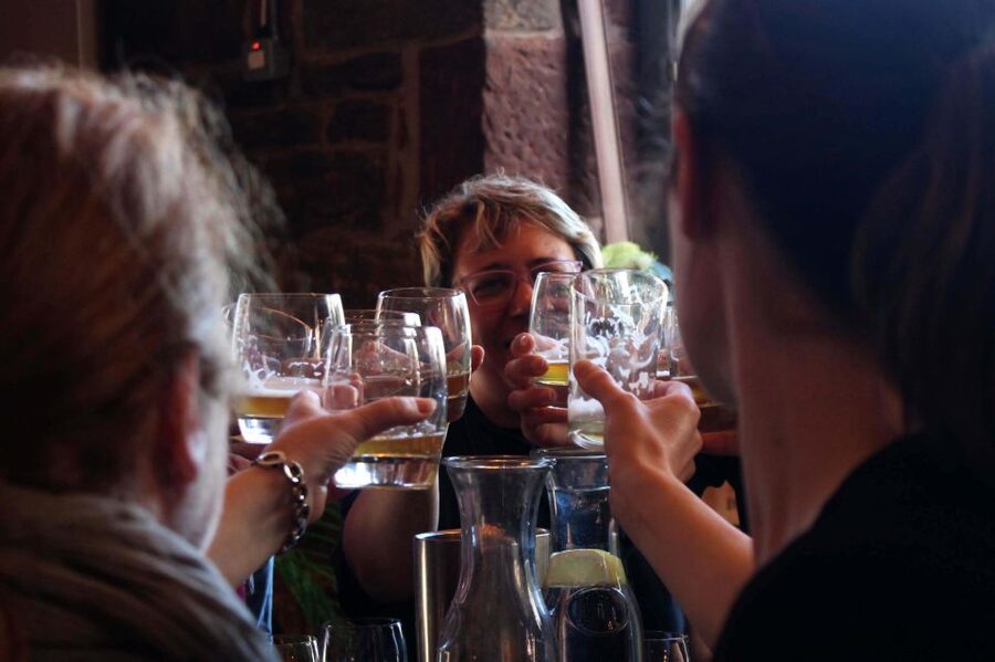 Glasgow: Pubs & History Guided Walking Tour with Beer - Local bars make the tastings feel grounded