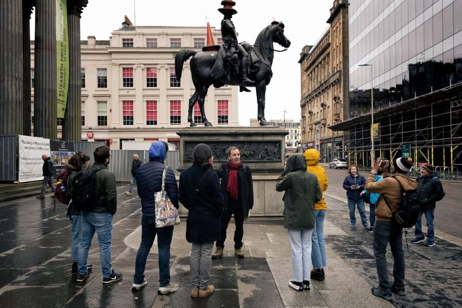 Glasgow: The Magnificent and Mysterious History of Glasgow - Starting at George Square and the City Chambers