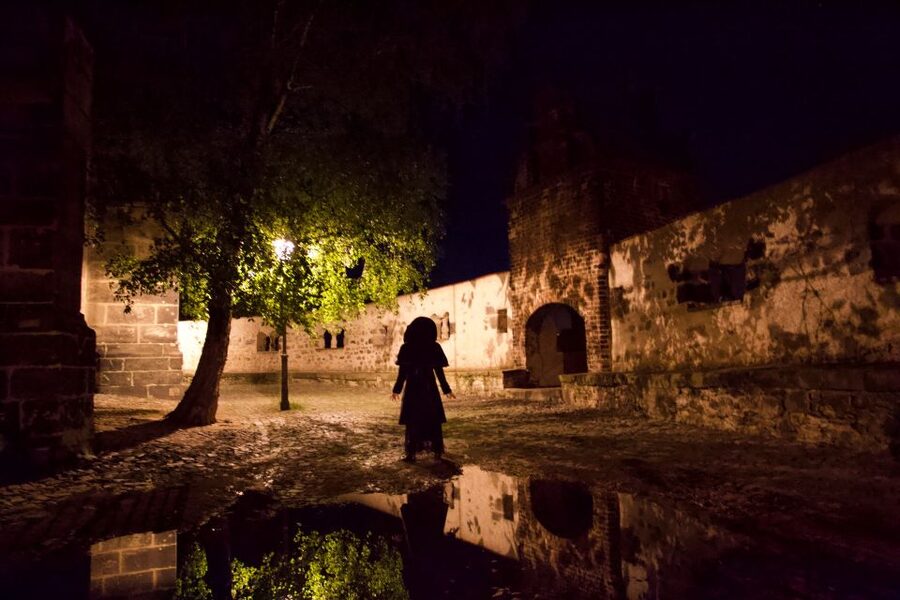 Görlitz: Ghosts and Spooky Historical Night Walking Tour - From old buildings to shadowed alleyways