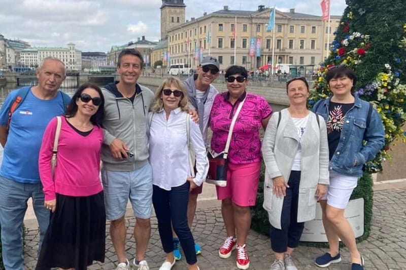 Gothenburg: Historical Walking Tour in Central City - Gustaf Adolfs Torg: starting in the city’s practical center