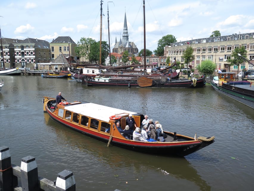 Gouda: Historical Canal Cruise - Gouda’s old waterway, seen from the deck