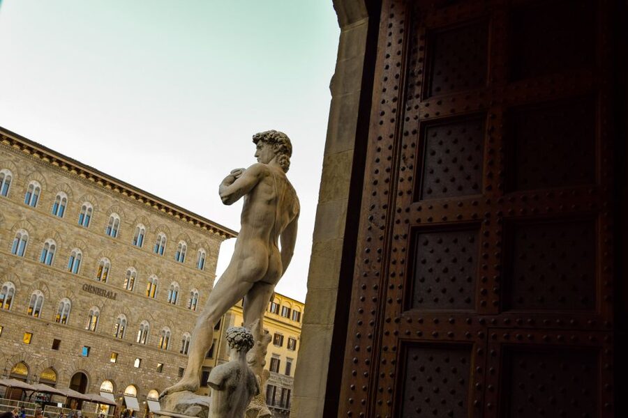 Guided Medici Tour Florence: Discover Mysteries & History - Rival families and the drama behind the buildings