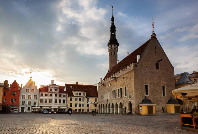 Guided Old Town Tallinn Historical Walking Tour - Key points at a glance