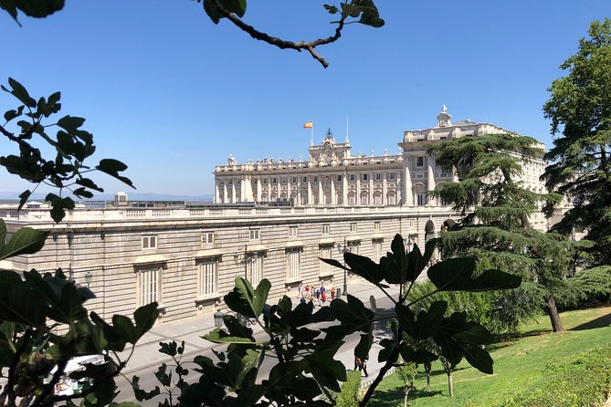 Guided Tour of Madrid of the Austrias and the Historic Center - Royal Palace stories without a palace ticket