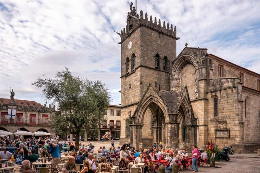 Guimarães: Private Flexible Walking Tour in Historic Center - Starting at Guimarães Castle and São Miguel Church