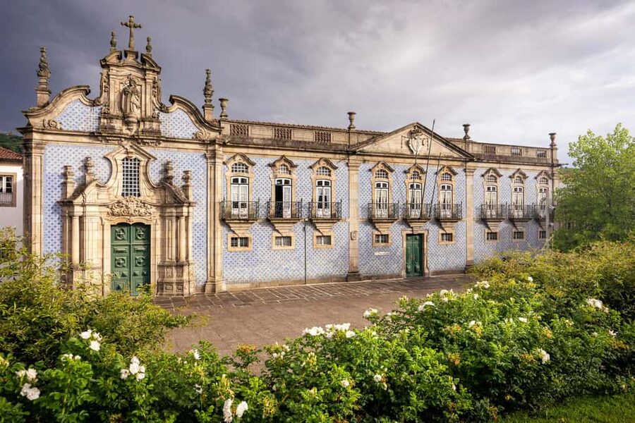 Guimarães: Private Flexible Walking Tour in Historic Center - Returning by the Pedestrian Route of the Walls