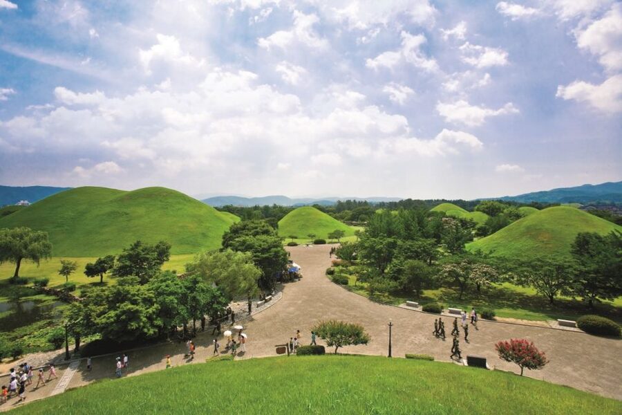 Gyeongju: UNESCO Heritage Tour Including Bulguksa Temple - Bulguksa Temple gives the day its center