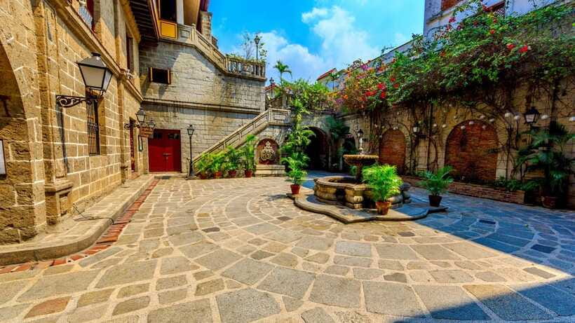 Half-Day Heritage Tour: Manila’s Historic Gems - San Agustin Church rewards a closer look