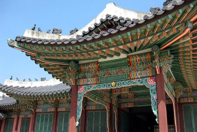Hanbok Photoshoot and History Tour at Gyeongbokgung Palace - The price and what you actually receive