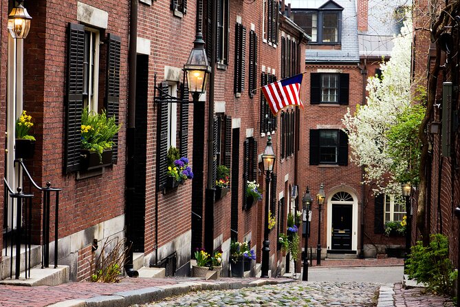 Haunted Boston’s Historic Streets Walking Guided Tour - Guides, group size, and the listening experience