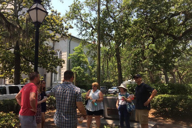 Heart of Savannah History Walking Tour - 2hr - Wright Square explains the city’s basic design