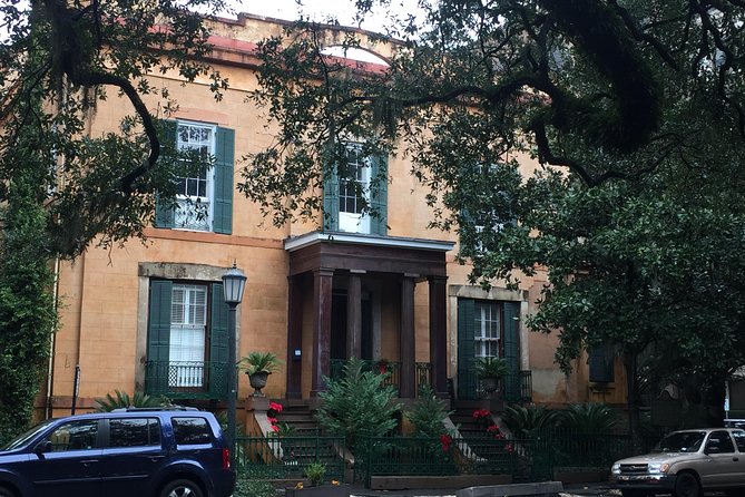 Heart of Savannah History Walking Tour - 2hr - Chippewa Square and the Forrest Gump connection