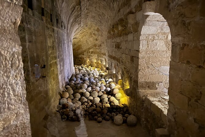 Heraklion Highlights: Knossos, Museum & Historic City Drive - What the private vehicle adds to the experience