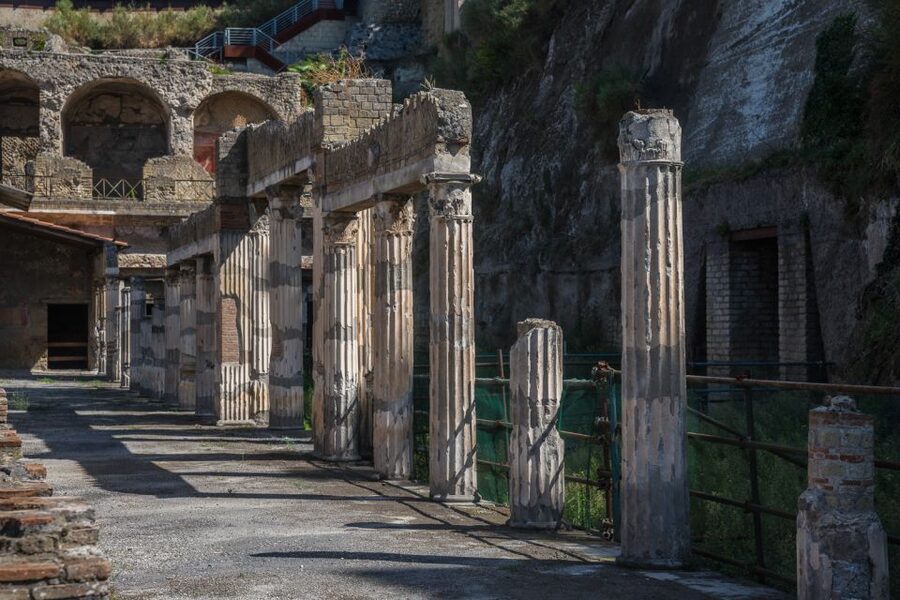 Herculaneum: Skip-the-Line Guided Tour with Archaeologist - Casa dei Cervi, the House of the Deer