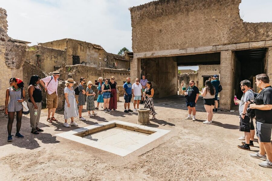 Herculaneum: Skip-the-Line Guided Tour with Archaeologist - The House of Skeletons and Casa dellAlbergo
