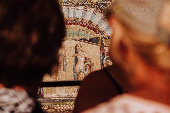 Herculaneum Small Group Tour and Ticket With an Archaeologist - The House of the Black Salon and Casa Sannitica