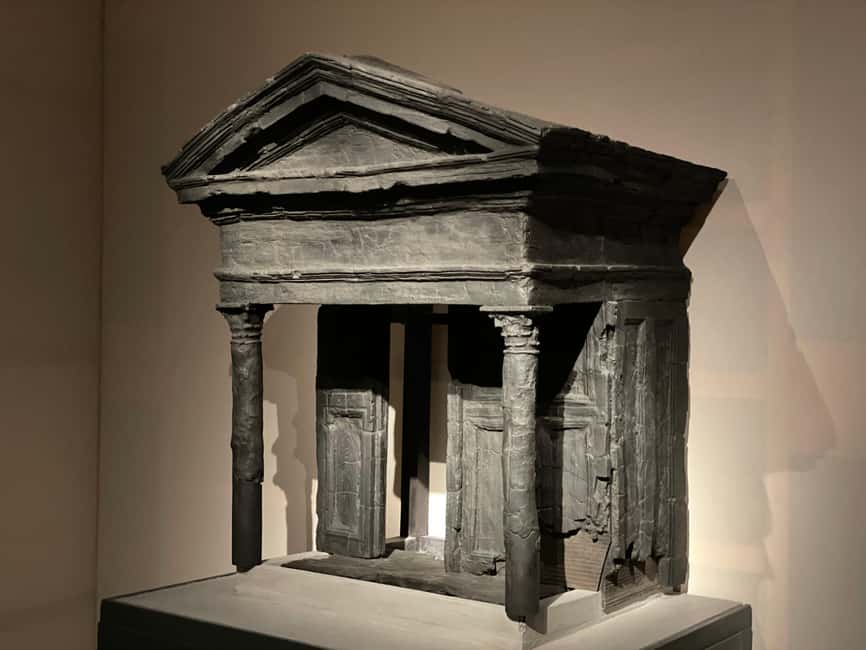 Herculaneum: Tickets & Tour with a Local Archaeologist - Group size, pace and physical effort