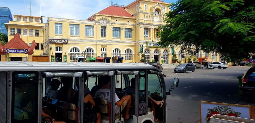 Heritage tour of Phnom Penh in electric bus - What the electric bus adds