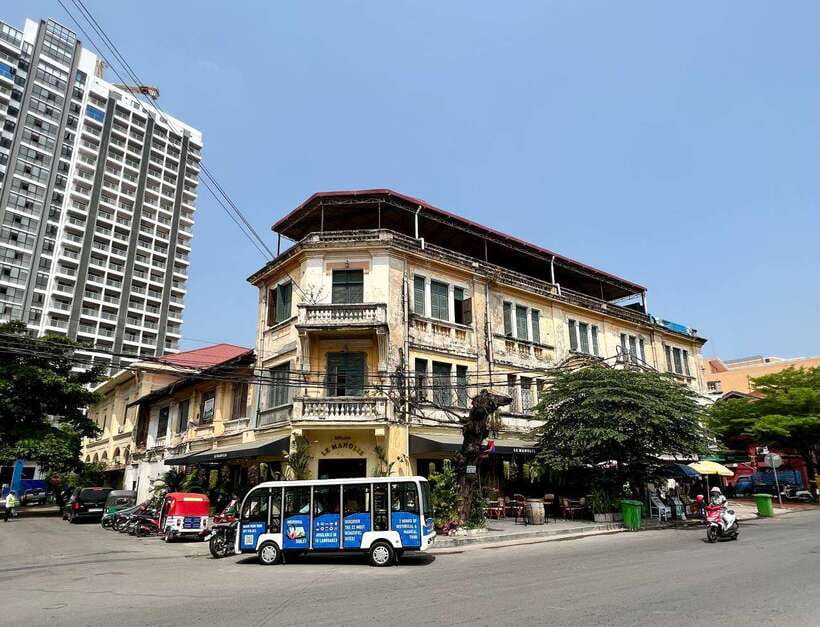 Heritage tour of Phnom Penh in electric bus - From fishing village to planned capital