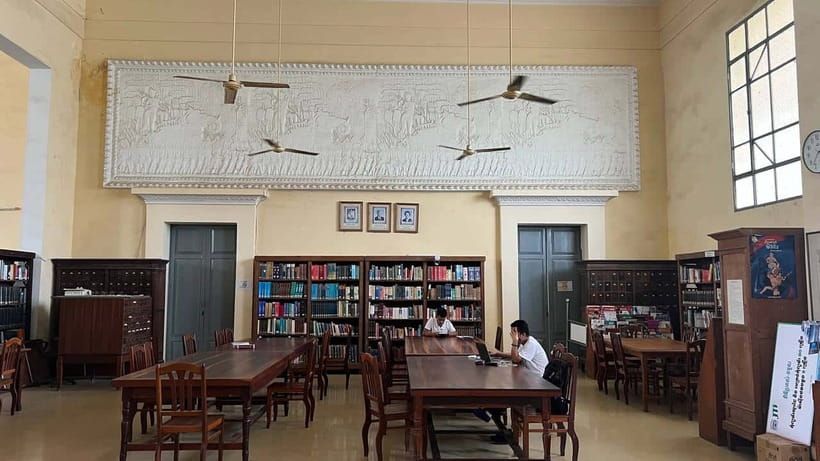 Heritage tour of Phnom Penh in electric bus - A clear look at Cambodia’s harder decades