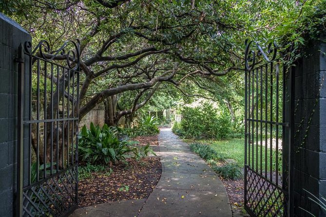 Hidden Alleyways and Historic Sites Small-Group Walking Tour - Philadelphia Alley and the pleasure of finding what you would miss