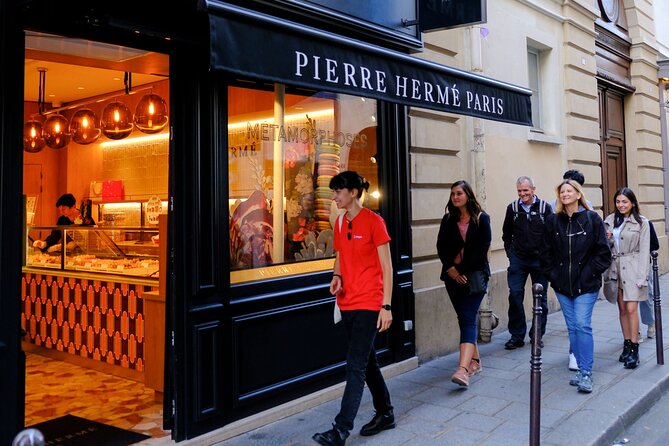 Hidden Paris: Explore Medieval Marais on a Walking Tour - Hôtel de Ville and the darker side of Parisian history