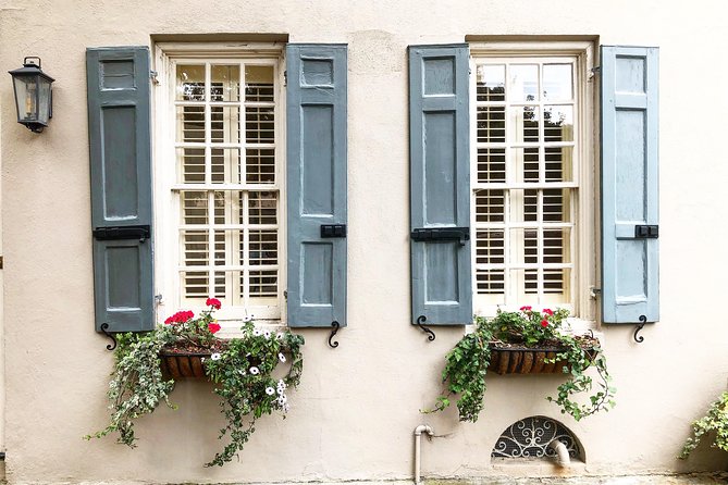 Historic Charleston Guided Sightseeing Walking Tour - Rainbow Row and the South of Broad neighborhood