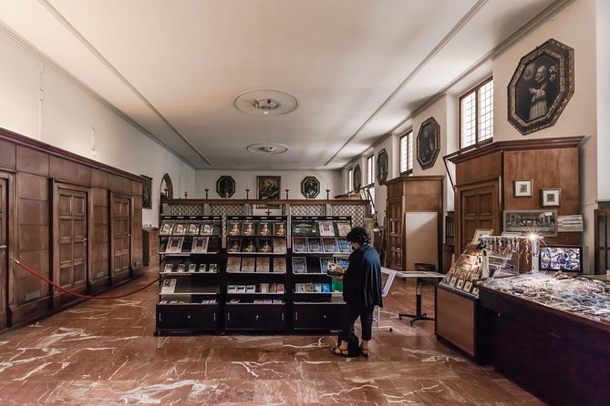 Historic Milan Tour with Skip-the-Line Last Supper Ticket - Via Dante and Piazza dei Mercanti