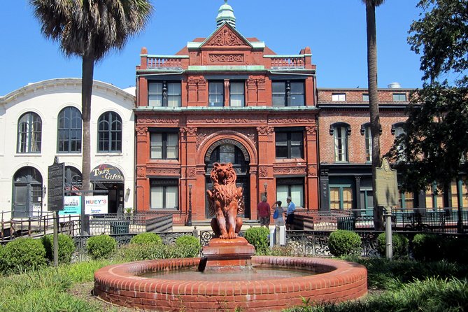 Historic Savannah Guided Walking Tour - What the guides add to the walk
