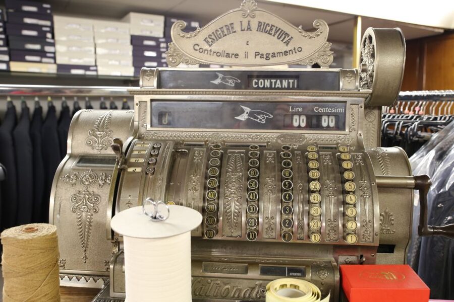 Historic Shops in Genoa: Tour Through Tradition and Flavours - Food traditions at the port and in the Old Town
