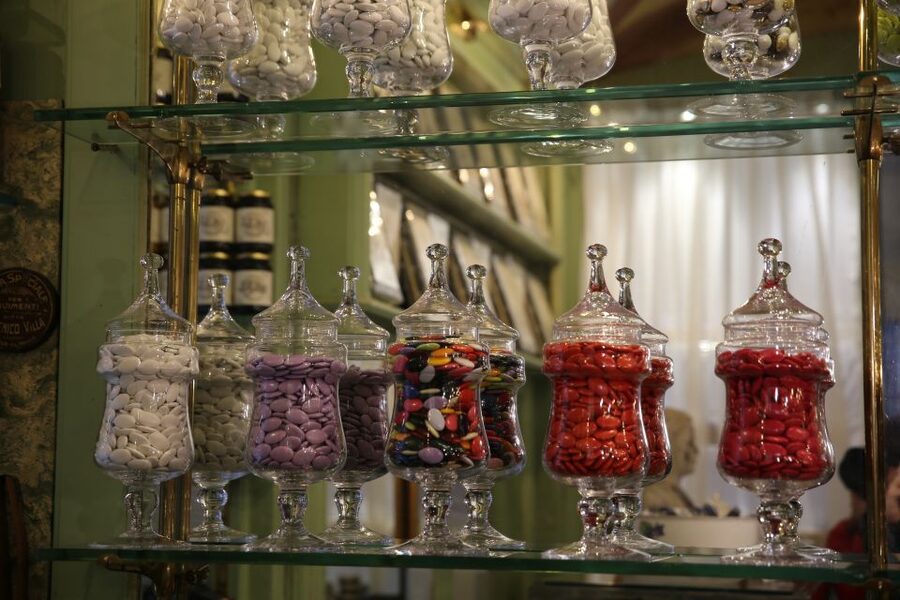 Historic Shops in Genoa: Tour Through Tradition and Flavours - The guide matters more than usual